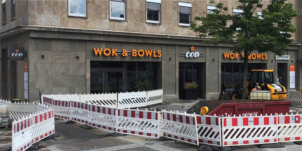Restaurant „Coa“ ist dicht - obwohl es schon als gerettet galt Das Asia-Restaurant Coa am Friedensplatz steht leer. Eine Baustelle versperrt den Eingang des Restaurants, das offenbar in Folge einer Insolvenz schließen muss.