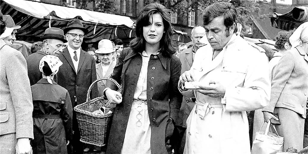 Als Claus Biederstaedt über den Castroper Altstadtmarkt flanierte Als Hans Dieter Schwarze WLT-Intendant war (1968 bis 1972/73), dreht er auch „Gefährliche Neugier“ fürs ZDF in Castrop-Rauxel: Claus Biederstaedt (r.) und Angela Winkler flanieren darin über den Altstadtmarkt und stehen auf einem Steg am Brunosee. Sie spielten auch auf der WLT-Bühne.