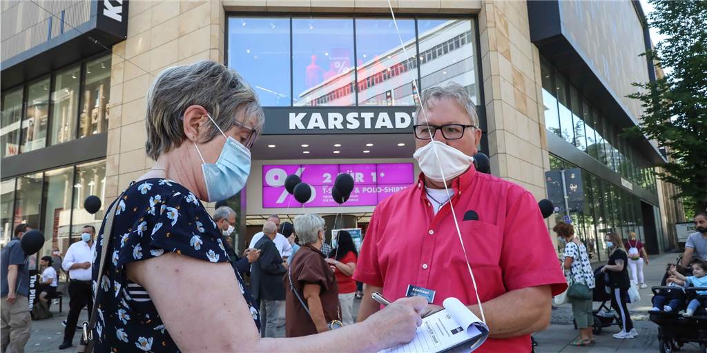 Kunden empört über Schließungspläne: „Mitarbeiter werden vorgeführt“ Kunden empört über Schließungspläne: „Mitarbeiter werden vorgeführt“