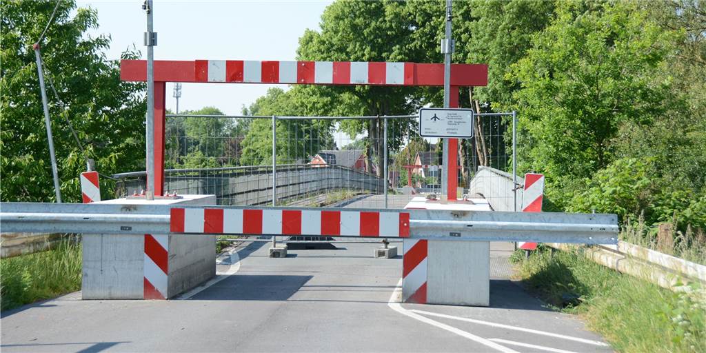 Auf Sand gebaut: Neue Lippebrücke in Ahsen benötigt 20 Meter-Fundament Die Lippebrücke in Ahsen ist mittlerweile seit mehr als zwei Jahren komplett gesperrt. Wenn in gut zwei Jahren die neue Brücke freigegeben wird, soll die Breite beschränkt werden. LKW sollen nicht über die Brücke rollen.
