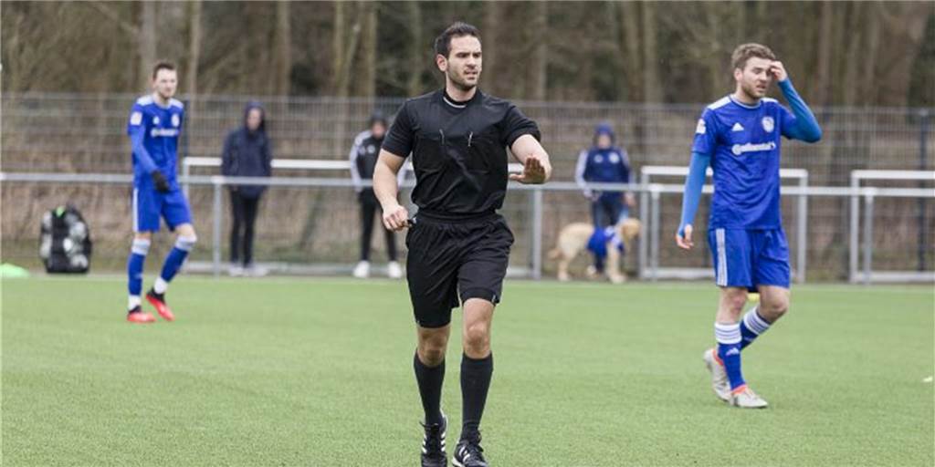 Steile Karriere: Habinghorster Schiedsrichter pfeift bald vierte Liga Leonidas Exuzidis hat bisher eine steile Schiedsrichter-Karriere hingelegt.