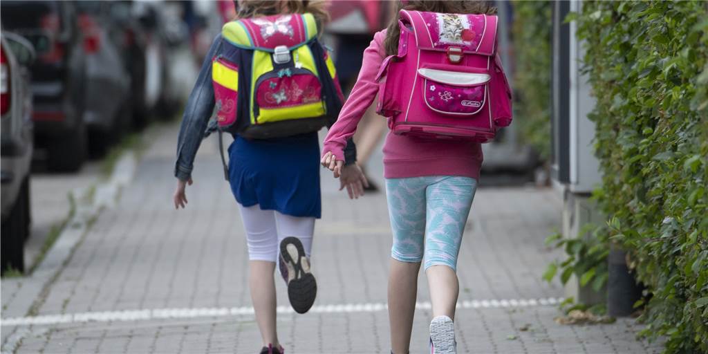 Neue Zeiten für Schulbeginn und Schulschluss in Dortmund Nach den Sommerferien geht in Schulen wieder der ganz normale Unterricht los. Das löst gemischte Gefühle aus.