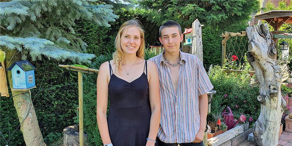 Berufswunsch der Ex-Profilschüler: Polizistin und Maßschneider Emma Brinkmann (19) und Michel Stalliwe (19) sind nach der Profilschule Ascheberg weiter zur Schule gegangen und haben beide das Abitur gemacht.