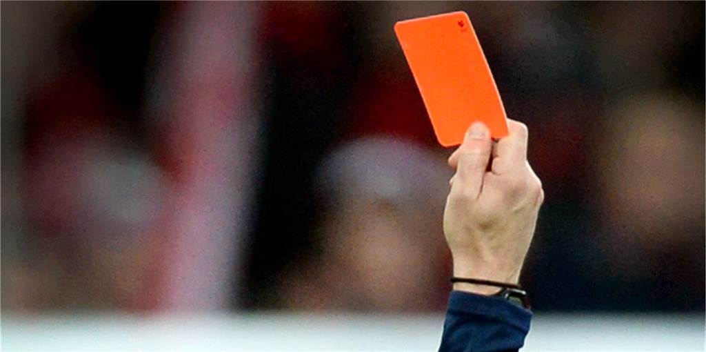 Lange Sperre nach Facebook-Post: Dortmunder Trainer muss 18 Monate pausieren Nun hat das Kreissportgericht Dortmund ihm die Rote Karte gezeigt.