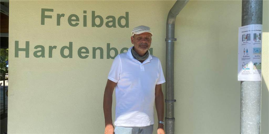 Online-Tickets fürs Freibad: „Rentner sind verdammt, zu Hause zu bleiben“ „Vielleicht denken die, wir gehören eh zur Risikogruppe und sollen draußen bleiben“, fragt sich der 69-jährige Bernd Polzin. Normalerweise geht der Rentner mehrmals die Woche schwimmen. Das ist nun schwieriger.