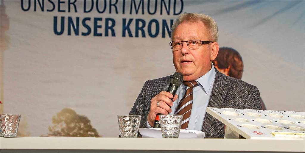 Dortmunder Trainer zum Testspielverbot: Ich finde die Entscheidung merkwürdig Dortmunder Trainer zum Testspielverbot: Ich finde die Entscheidung merkwürdig