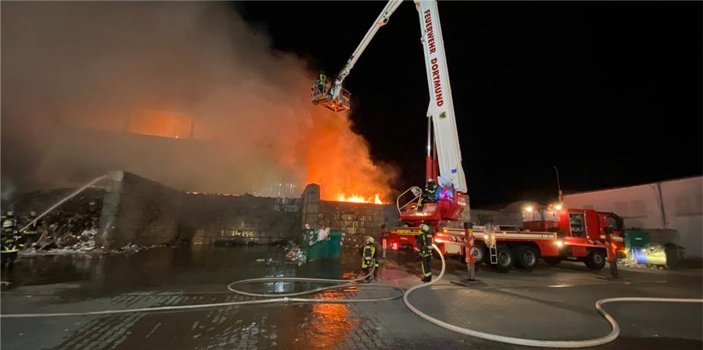 Großbrand am Hafen: Die Polizei hat erste Hinweise auf Brandursache Großbrand am Hafen: Die Polizei hat erste Hinweise auf Brandursache