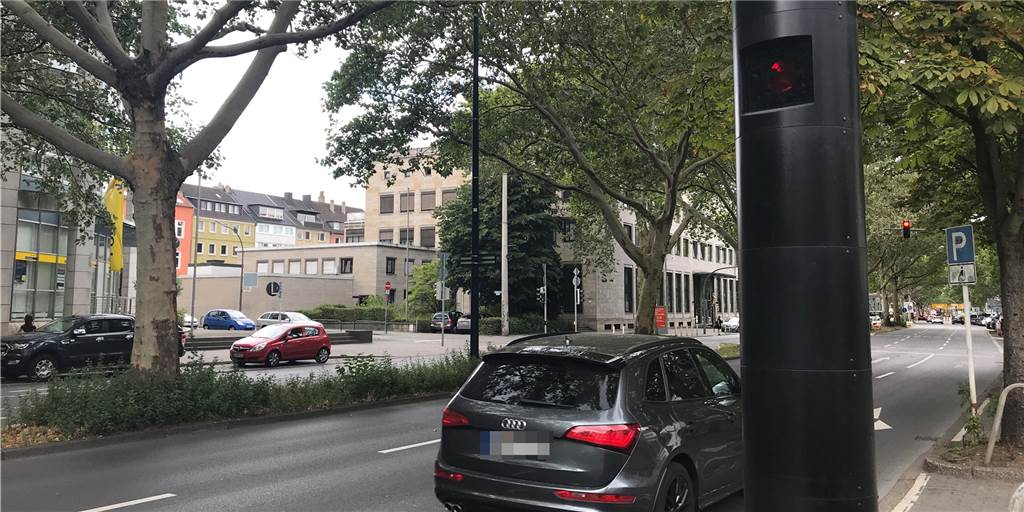 Wallblitzer erwischen fast 32.000 Temposünder - aber warum blitzt jeder nur eine Richtung? Wallblitzer erwischen fast 32.000 Temposünder - aber warum blitzt jeder nur eine Richtung?