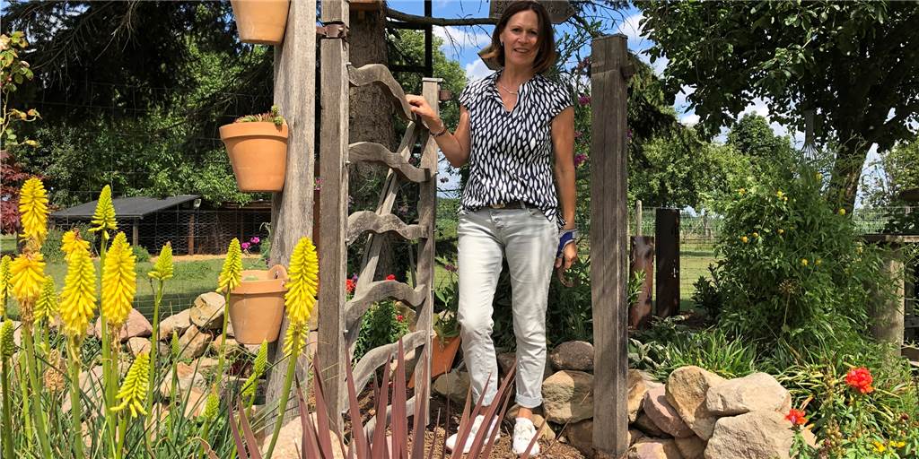 Im Garten Löderbusch küsst das Münsterland die Toskana Reinhilde Löderbusch stellt ihr Gartenparadies vor. Das "spanische Tor" ist durch Wanderungen auf Mallorca inspieriert worden.