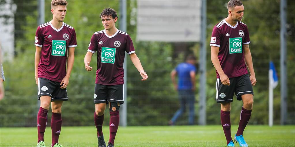 Dortmunder Fußballer springt seit Jahren die Kniescheibe heraus - jetzt handelt er Dortmunder Fußballer springt seit Jahren die Kniescheibe heraus - jetzt handelt er