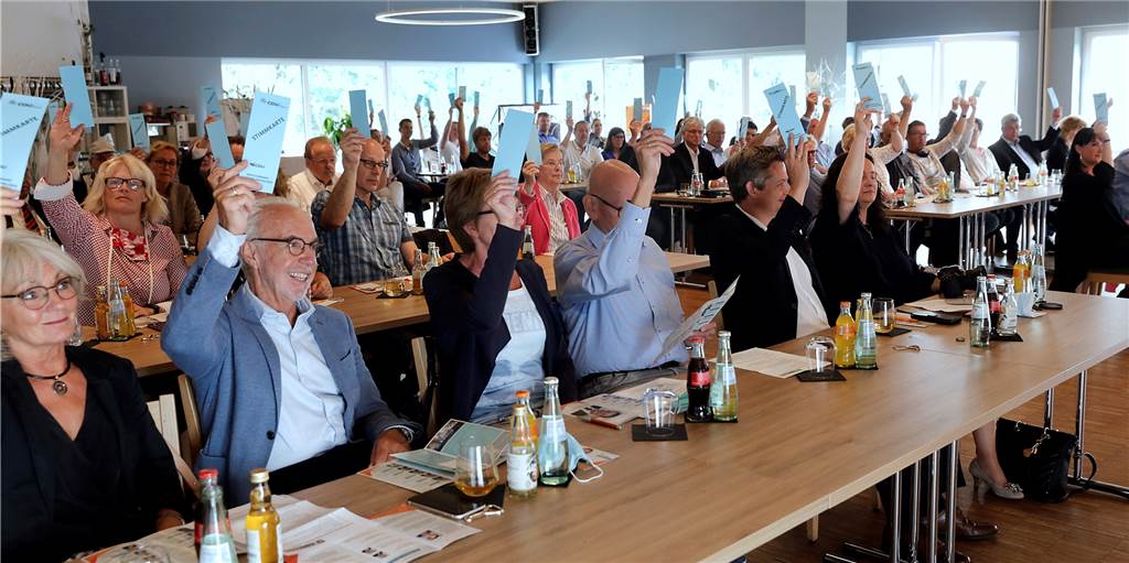 Einstimmig: Andreas Stegemann ist Bürgermeisterkandidat der CDU Haltern Die Mitglieder waren beim CDU-Parteitag in mehreren Abstimmungen gefragt.