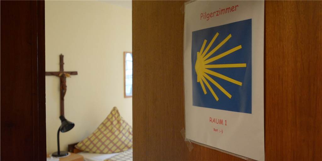 Weniger Pilger im Kapuzinerkloster: Das hat auch finanzielle Auswirkungen Nacht im Kapuzinerkloster: In diesem Jahr gelten besondere Regeln für die Pilger, die auf ihrer Reise auf dem Jakobsweg im Werner Kloster Halt machen.