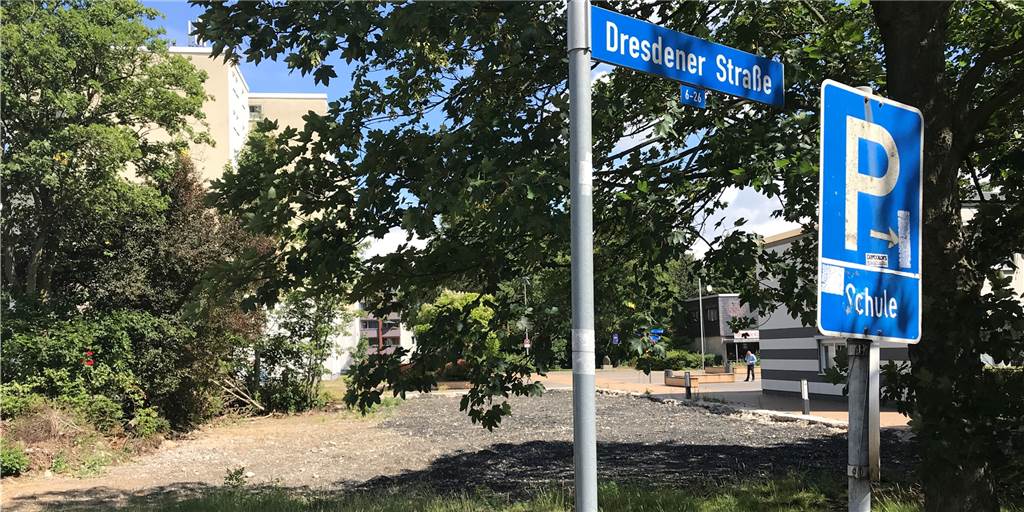 Am Bärenplatz in Deininghausen soll noch in diesem Jahr gebaut werden Auf dem Gelände an der Dresdener Straße, wo der Schlecker am Bärenplatz stand, soll noch in diesem Jahr wieder neu gebaut werden.