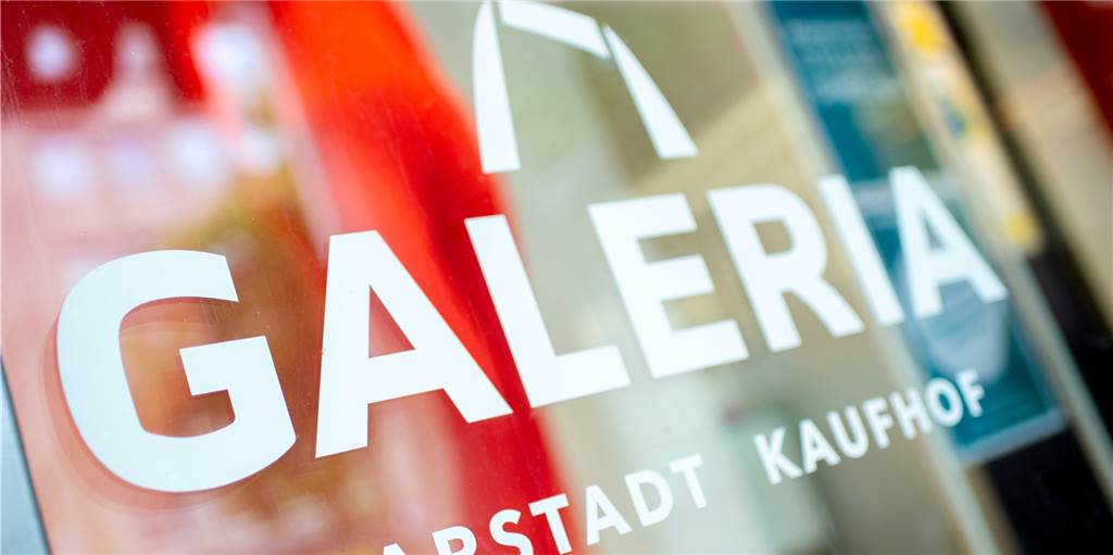 „Die können eben nicht alles im Internet kaufen“ Karstadt schließt Filialen, das Dortmunder Haus am Westenhellweg wird aber bleiben.