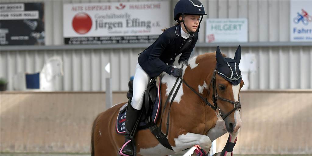 Disziplinierte Reiter beim Late-Entry des RV Ahaus – und es gab auch Erfolge Eine Platzierung erreichte Carlotta Meiß in einer Stilspringprüfung der Klasse E. Die Teilnehmer am ersten Late Entry nach der Pause zeigten sich allesamt sehr diszipliniert.