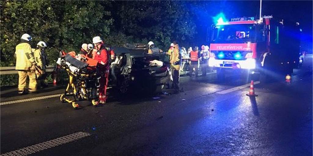 Zu viele Unfälle auf der A 31 - Tempolimit 80 km/h kommt Zwei Fahrzeuge beteiligt, acht Verletzte: Bilanz eines Unfalls am 20. Oktober 2019 im Streckenabschnitt der A31 zwischen Gladbeck und Bottrop, wo auffällig viele Unfälle passiert sind.