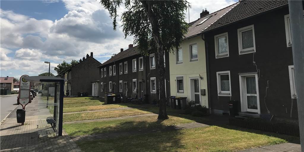 Studie: Immobilienpreise in Castrop-Rauxel um 10 Prozent gestiegen Das helle Reihenhaus an der Stettiner Straße in Ickern gehört gerade zu Kauf-Angeboten in Castrop-Rauxel. Es soll 190.000 Euro kosten.
