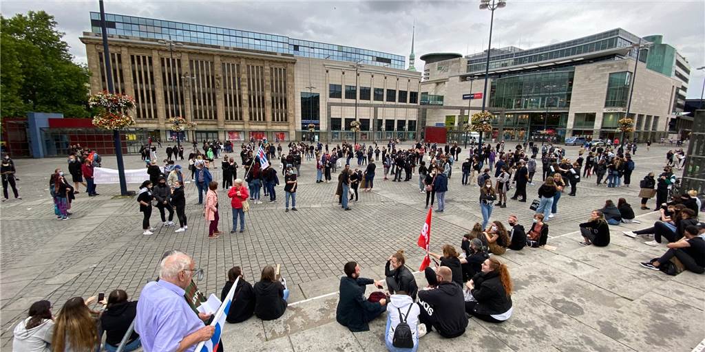 Großdemo gegen Rassismus: Deutlich weniger Teilnehmer als erwartet Großdemo gegen Rassismus: Deutlich weniger Teilnehmer als erwartet