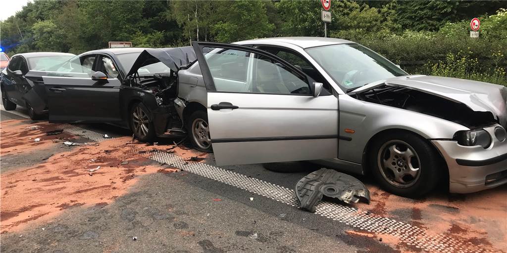 Unfallschwerpunkt A31: Polizei prüft Einrichtung einer Radaranlage Neun verletzte Menschen in fünf Fahrzeugen am Unfallschwerpunkt auf der A31: die Polizei macht dichtes Auffahren und überhöhte Geschwindigkeit dafür verantwortlich.