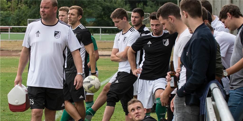 „Hab direkt gesagt, ich hör auf“: Frühes Karriereende für LSV-Spieler Ein Spieler des SV Lippramsdorf beendet seine Karriere aufgrund einer Verletzung.