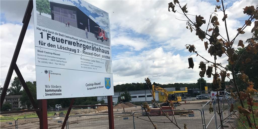 Feuerwehrgerätehaus: Baufirma setzte unerlaubte Nachunternehmer ein An der Pallasstraße tut sich etwas. Dort haben die Bauarbeiten für das neue Gerätehaus des Löschzugs Rauxel-Dorf begonnen.