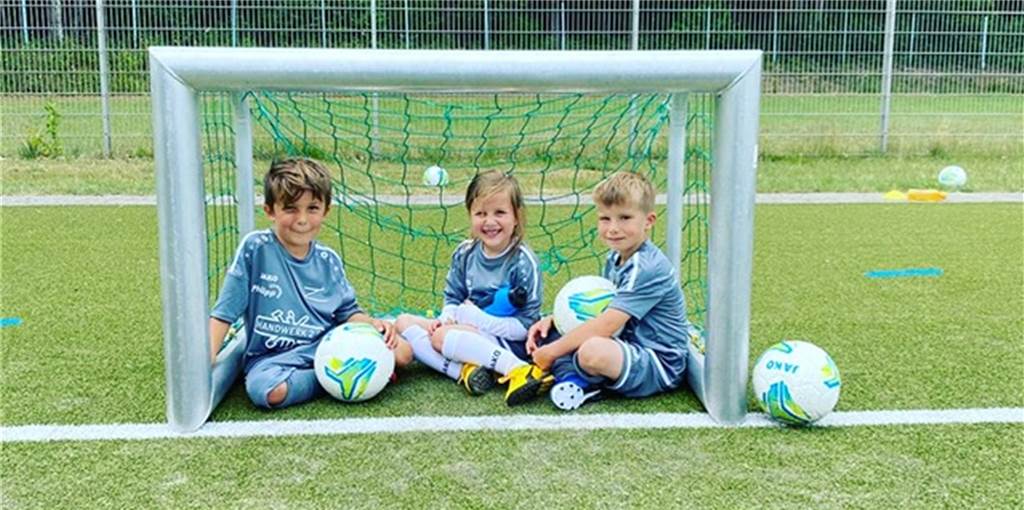 Camp der Zocceros-Fußballschule holte Kinder aus dem Corona-Alltag Auf der Sportanlage des VfL Grafenwald fand trotz Corona das “Zocceros-Sommercamp” statt.