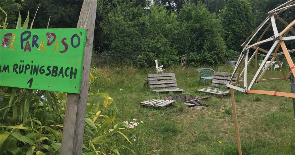 Grabeland-Parzelle wurde zur Partyzone mit Getränkekarte und DJ Lärm am Rüpingsbach und am Beisterweg
