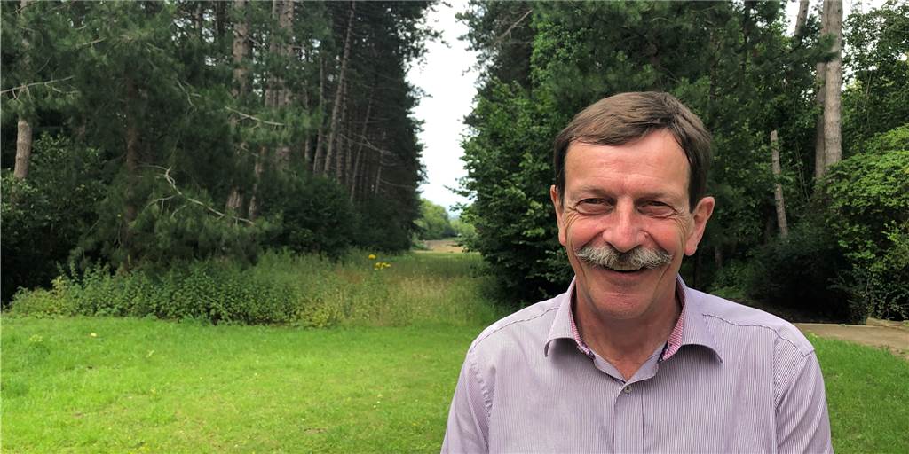 Martin Struck hat seit zehn Jahren seinen eigenen Sarg im Büro stehen Geschäftsführer Martin Struck verlässt nach 32 Jahren die Genossenschaft der Dortmunder Friedhofsgärtner und geht in den Ruhestand, was bei dem 64-Jährigen ein Unruhestand wird.