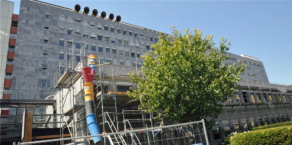 Es wird gebaut am Katholischen Klinikum Lünen/Werne. Im kommenden Jahr soll hier ein hochmodernes Zentrum für Patienten mit Herzerkrankungen oder Schlaganfällen eröffnen.