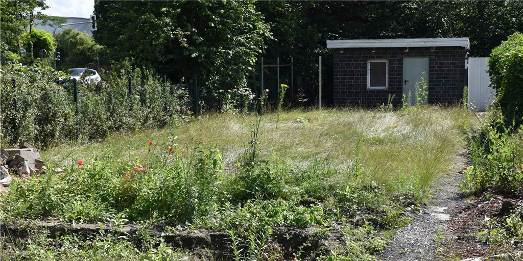 Kleingärten fallen B54-Ausbau zum Opfer: Grundstücke schon verkauft Zwei Gärten einer Kleingartenanlage an der Dortmunder Straße gehören mittlerweile dem Landesbetrieb Straßen.NRW.