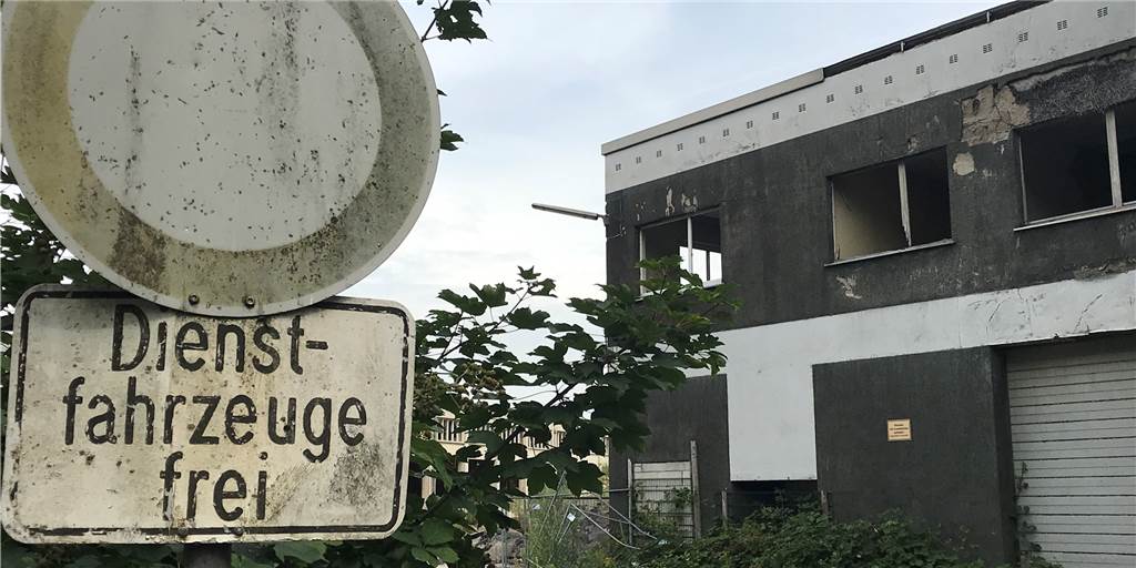 Alter städtischer Fuhrpark gehört zu den Schandflecken in Castrop-Rauxel Der alte städtische Fuhrpark an der Herner Straß. Das Tor ist geknackt, ungebetene Gäste sind hier immer wieder zu Besuch.
