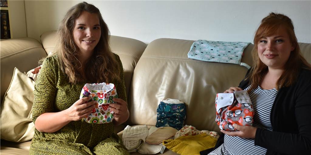 Stoffwindeln sind für zwei Vredenerinnen in ihrem Alltag unverzichtbar Anne Bomers (l.) und Linda Flach nutzen Stoffwindeln als Alternative für ihre Kinder und können diese empfehlen.