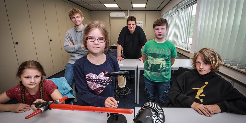 Kinder produzieren eigenes Hörspiel mit Star-Wars-Bösewicht Bei der Tremonia-Akademie entsteht mit Lichtschwert und Maske ein eigenes Abenteuerhörspiel.