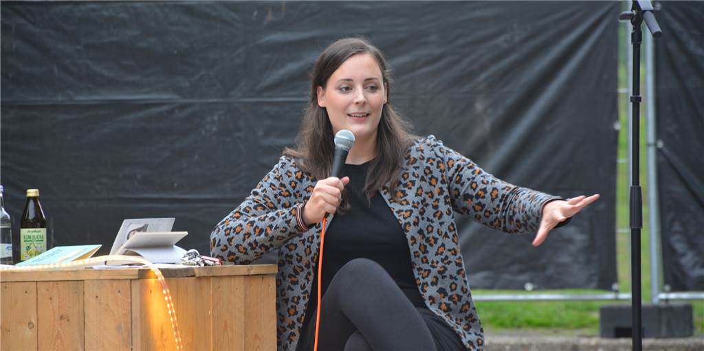 Sandra Da Vina bereitete Alltagssituationen wunderbar poetisch auf Sandra Davina in Aktion.