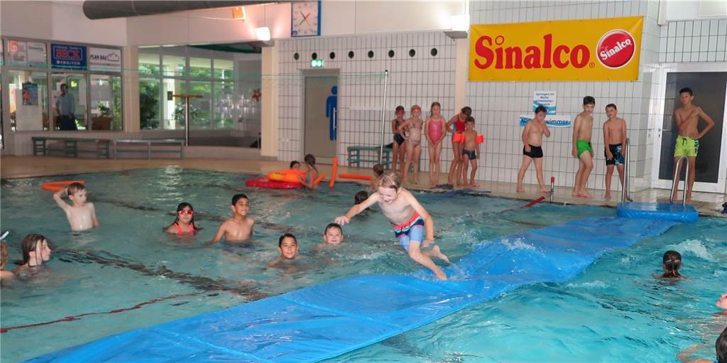 Neues Lehrschwimmbecken am Hallenbad geplant - für 1,5 Millionen Euro Voll wird es im Schermbecker Hallenbad nicht nur, wenn der CDU-Gemeindeverband wie in den vergangenen Jahren üblich zum Ende der Sommerferien den Schermbecker Nachwuchs einlädt. Vor allem bei Kursen für Kleinkinder gab es vor Corona lange Wartelisten. Mit einem neuen Lehrschwimmbecken sollen die Kapazitäten erweitert werden.