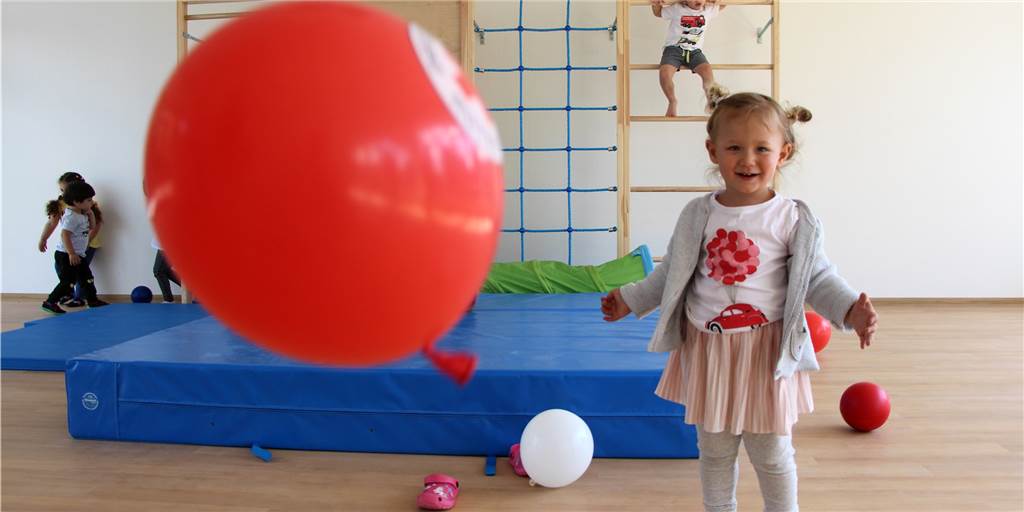 Die Zeiten des Provisoriums sind vorbei: 28 Kinder sind in die neue DRK-Kita in der Stroot eingezogen und freuen sich nicht nur über die Turnhalle.