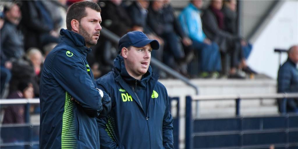 Der Wunsch der Spvg Schwerin wurde bei der Staffeleinteilung beinahe erfüllt Die Trainer Marco Taschke (l) und Dennis Hasecke bleiben in der Bezirksliga-Saison 2020/21 weiterhin nicht von langen Auswärtsfahrten verschont.