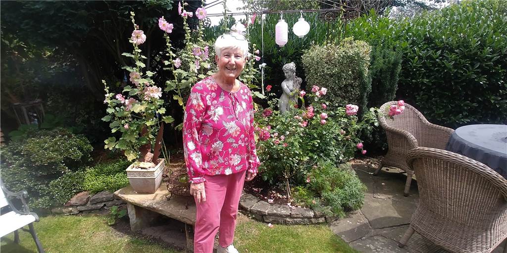 Monika Strzelec (80) sammelt in ihrem Garten Lieblingsstücke Monika Strzelec liebt ihren Garten und die Erinnerungsstücke, die sich darin befinden.