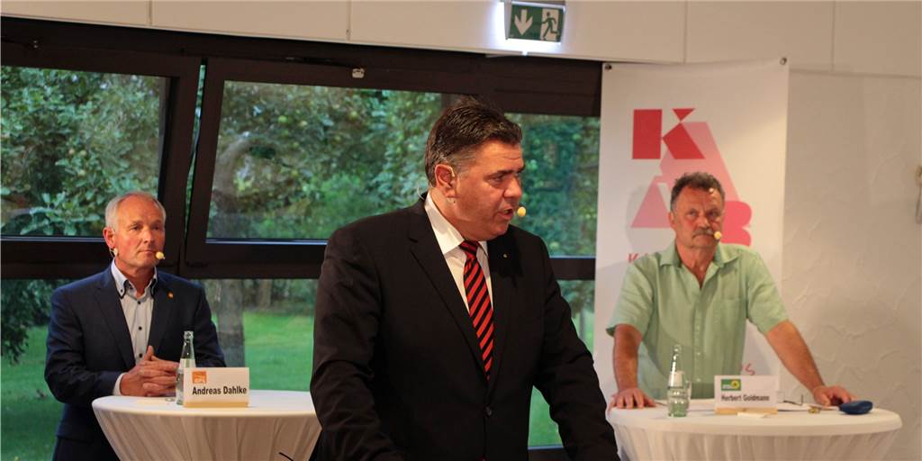 Landratskandidaten streiten über Logistik: Retter in der Not oder Teufelszeug? Mario Löhr (SPD) und Herbert Goldmann (Grüne, r.) liegen nicht ganz auf einer Wellenlänge, wenn es um die Logistikbranche geht.