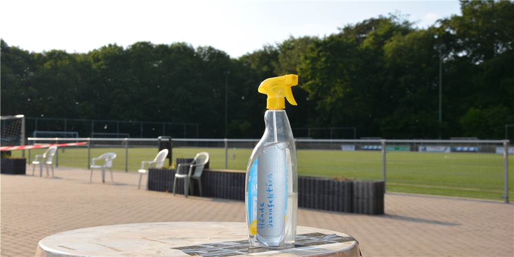 Wenn ein Fußballer das Coronavirus hat, müssen alle Spieler in Quarantäne? Wenn ein Fußballer das Coronavirus hat, müssen alle Spieler in Quarantäne?