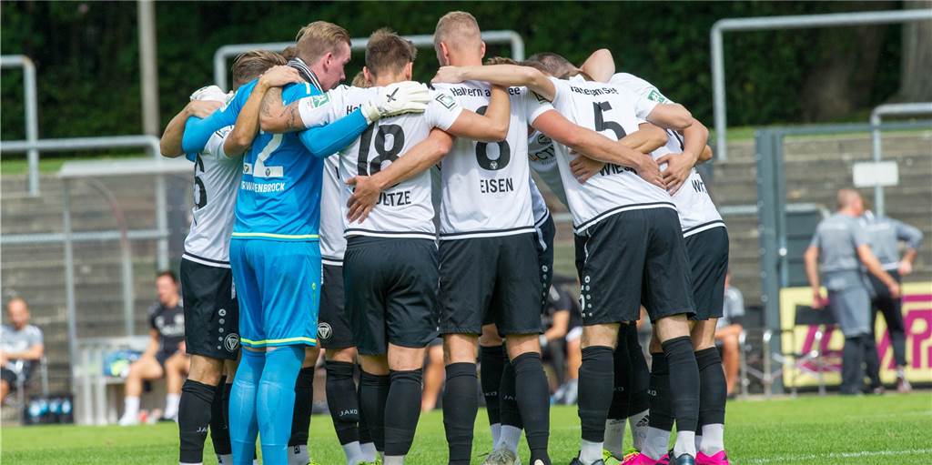 TuS-Spieler geht mit anderem Klub fremd - Trainer macht klare Ansage TuS-Spieler geht mit anderem Klub fremd - Trainer macht klare Ansage