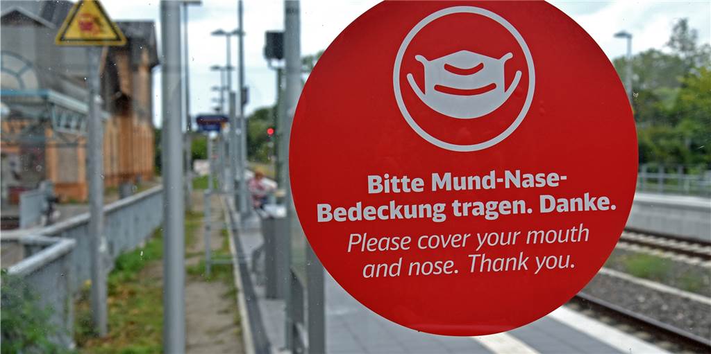 Maskenpflicht macht dem Nahverkehr Probleme An den Bahnsteigen müssen Fahrgäste ebenfalls Mund und Nase bedecken.
