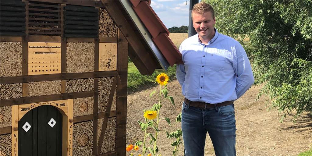 Olfener Landwirt nimmt mit riesigem Insektenhotel an Wettbewerb teil Olfener Landwirt nimmt mit riesigem Insektenhotel an Wettbewerb teil
