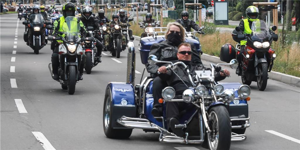 Im Video: Motorradfahrer demonstrieren lautstark in Dortmund Rund 1000 Motorradfahrer beteiligten sich.