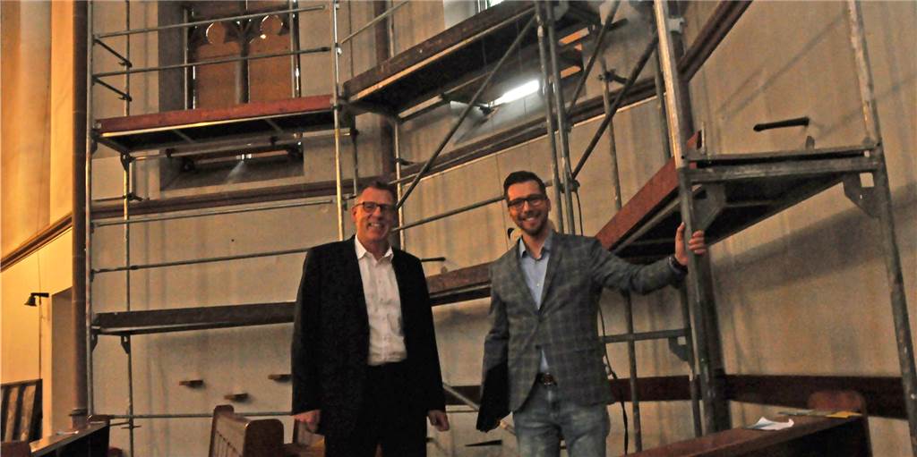Weniger Manager, mehr Seelsorger: Verwaltungsleiter entlastet Pfarrer Als Verwaltungsleiter unterstützt Sven Seliger (r.) seit 1. Juli Dr. Thomas Roddey (l.), leitender Pfarrer des Pastoralen Raums Lünen. So kann sich der Pfarrer wieder mehr der Gemeinde widmen.
