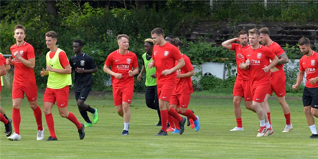 Vereinsloser Ex-BVB-Profi schaut beim Training des Lüner SV zu Vereinsloser Ex-BVB-Profi schaut beim Training des Lüner SV zu