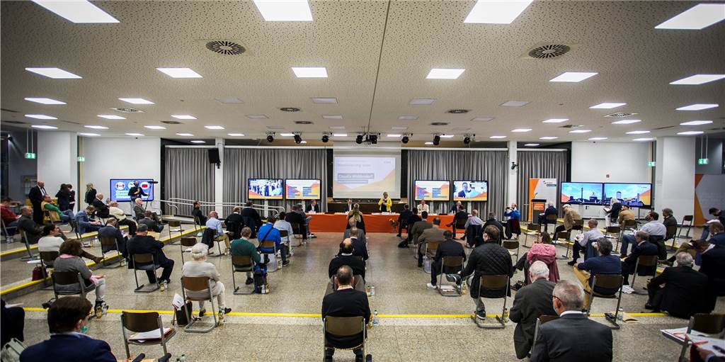 CDU-Mitglied schwärzt Partei beim Wahlleiter an – mit schweren Vorwürfen Corona war Zeuge beim CDU-Aufstellungsparteitag: Schon wegen des Corona-Hygienekonzepts gab es genügend Abstand zwischen den Delegierten, um geheim über die Kandidaten-Aufstellung abzustimmen. Wer wollte, konnte aber auch in einer Wahlkabine wählen.
