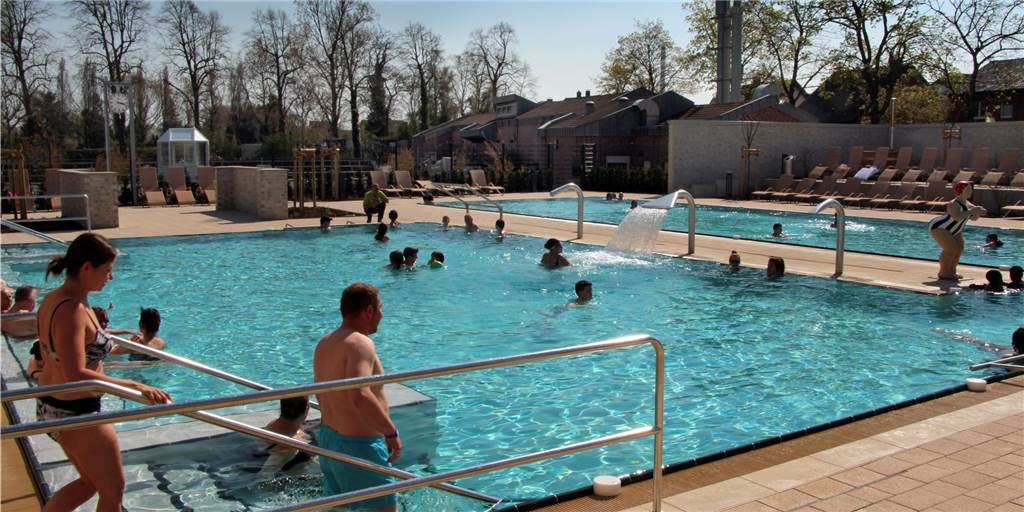 Einlassstopp im Solebad: Mit diesem Tipp kommen Sie doch zum Badevergnügen Das Solebecken im Solebad Werne ist seit dem 3. Juli wieder geöffnet. Allerdings herrscht hier eine begrenzte Besucherzahl. Und die ist teilweise schnell erreicht. Dennoch gibt es einen Tipp, wie man einen Einlassstopp umgehen kann.