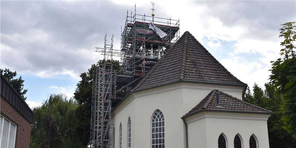 Sanierung der Oedinger Johanneskirche steht kurz vor dem Abschluss Noch stehen die Gerüste an der Johanneskirche in Oeding, Ende August sollen die Arbeiten abgeschlossen sein.