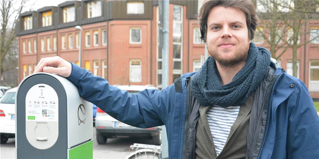 Grünen-Kritik reißt nicht ab - Klimaschutzmanager verlässt das Rathaus Klimaschutzmanager Thomas Heer setzte sich dafür ein, dass die Verwaltung ein E-Auto als Dienstwagen bekam, das im Sharing-Modell auch von Bürgern genutzt werden kann. Jetzt endet Heers Zeit in Schermbeck.